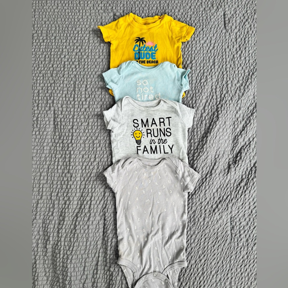 ⚠️4 Carter’s Onesies⚠️